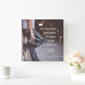 Matthew 28:19. Maak een onderscheid tussen alle na Vierkante Klok (Huis)