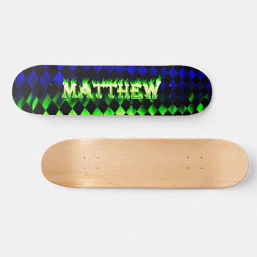 Matthew skateboard groen vuur en vlammenontwerp. (Horizontaal)