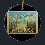 Matunuck Beach Vintage Travel Keramisch Ornament<br><div class="desc">Deze Greetings From Matunuck  briefkaart design is voorzien van een zandstrand met een prachtig turkooise oceaanwater en boven het zee,  een blauwe hemel met blauw witte wolken. In de klassieke reisstijl.</div>