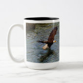 Mature Bald Eagle Hunting Wildlife Art Tweekleurige Koffiemok (Links)