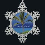 Maui Hawaii Beach Tin Sneeuwvlok Ornament<br><div class="desc">Mooie,  gedurfde blues achter een groene palmboom voor mensen die van Maui houden. Een mooie herdenkingsdag in Maui,  Hawaï,  een kerstsieraad.</div>