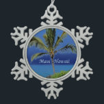 Maui Hawaii Beach Tin Sneeuwvlok Ornament<br><div class="desc">Mooie,  gedurfde blues achter een groene palmboom voor mensen die van Maui houden. Een mooie herdenkingsdag in Maui,  Hawaï,  een kerstsieraad.</div>