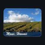 Maui Hawaii Beauful Ocean Mountains Magneet<br><div class="desc">Een prachtige foto van de Maalaea-baai in Maui,  Hawaii. ,  groene bergen die de prachtige blauwe oceaankappen met windmolens en witte wolken aan de top van de mooie heuvel bedekken. Dit schilderachtig landschap wordt geliefd door Hawaïanen en toeristen op vakantie.</div>