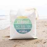 Maui No Ka Oi  Typografie Tote Bag<br><div class="desc">"Maui No Ka Oi" betekent "Maui is de beste" in Hawaïaans... en het is ook ons favoriete eiland . Show je Valley Isle trots met onze retro-typografie canvas tas. Het ontwerp is voorzien van "Maui No Ka Oi" in verstoorde typografie op een gradiëntcirkel in tropische tinten van geel, turquoise en...</div>