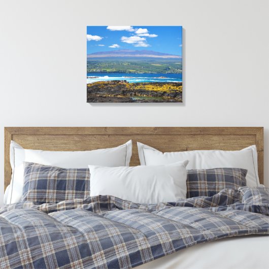 Mauna Kea en Hilo Bay Canvas Afdrukken (Insitu (Slaapkamer))