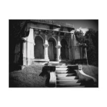 Mausoleum op een heuvel