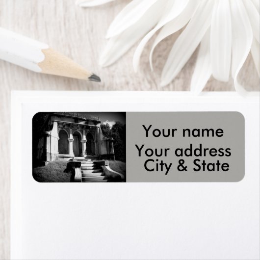 Mausoleum op een heuvel etiket (Insitu)