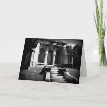 Mausoleum op een heuvel