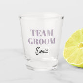 Mauve bruiloft team bruidegom gepersonaliseerd shot glas (Voorkant)