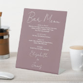 Mauve Elegant Minimalistisch Script Bar Menu Reclamebord Met Voetstuk (Insitu)