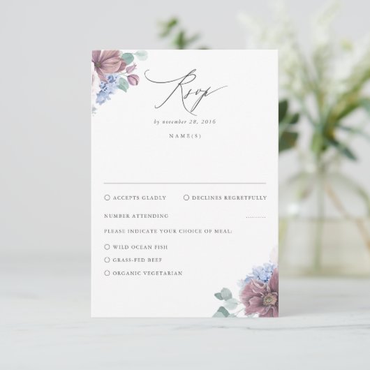 Mauve en Dusty Blue Floral bruiloft RSVP (Staand voorkant)