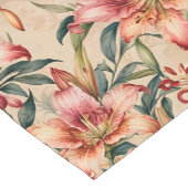 Mauve en koperen lelies op Tan Korte Tafelloper (Hoek)