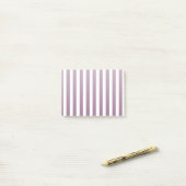 Mauve en witte snoepjes strepen post-it® notes (Op bureau)