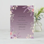 Mauve Geschilderde Bloemblaadjes Bruiloft Kaart (Staand voorkant)