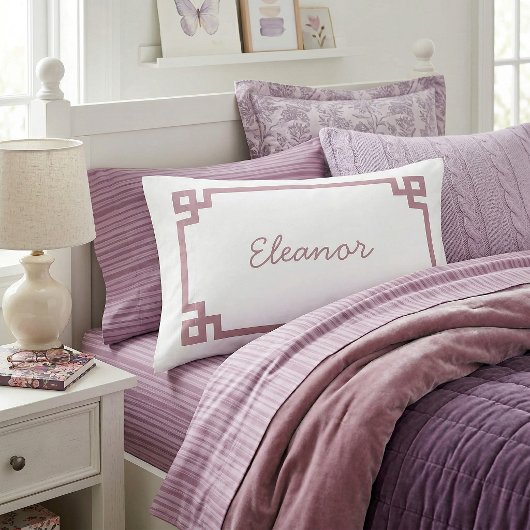 Mauve Griekse Sleutel Monogram Standaard Kussenslo Kussensloop