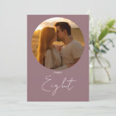 Mauve Moderne Minimalistische Script Tafelnummer (Staand voorkant)