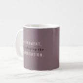 Mauve mok met grappige tekst over gesprekken opnie (Voorkant links)