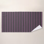 Mauve paarse en houtskool vijf strepen patroon badhanddoek (Badhanddoek)