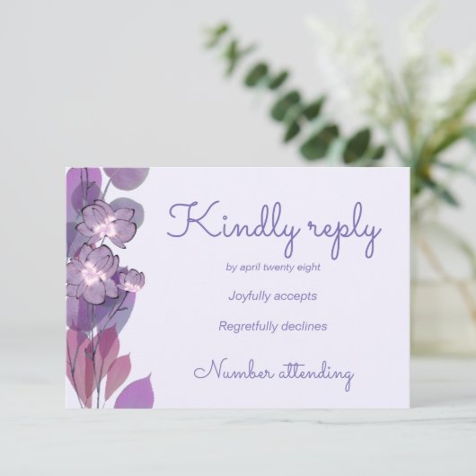 Mauve paarse periwinkle floral RSVP kaartje (Staand voorkant)