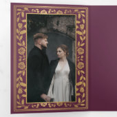 Mauve Royal Medieval Sword Wedding Drieluik Uitnodiging (Binnenzijde eerst)