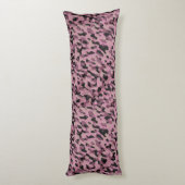 Mauve roze en houtskool Camo abstract Lichaamskussen (Achterkant (Verticaal))