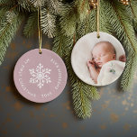 Mauve Winter Snowflake Eerste Kerstfoto Keramisch Ornament<br><div class="desc">Keramische vakantie ornament gepersonaliseerd met de foto van uw baby en aangepaste "Mijn Eerste Kerstmis" tekst. Dit eenvoudige moderne vakantieontwerp heeft een witte sneeuwvlok op een stoffige roze achtergrond. Gebruik de ontwerpgereedschappen om een achtergrondkleur te kiezen, tekstlettertypen en -kleuren te bewerken en uw eigen foto's toe te voegen aan creëer...</div>