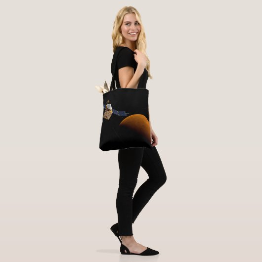 Maven ruimtesonde. tote bag (Op model)