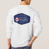 Mav's op Mayo lange hoes met donkere tekst T-shirt (Achterkant)