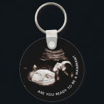MawMaw Sonogram Zwangerschap Aankondiging Sleutelhanger<br><div class="desc">Zwangerschap Baby Sonogram Ultrasound Foto New Mam sleutelhanger Kan volledig worden aangepast aan uw behoeften. © Gorjo Design. Gemaakt voor je via het Zazzle platform. // Nota: de foto die wordt gebruikt is een placeholder slechts afbeelding. U zult met uw eigen foto moeten vervangen alvorens opdracht te geven tot/druk uit....</div>
