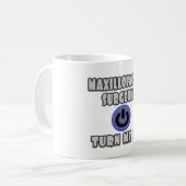 Maxillofaciale chirurgen schakelen me in koffiemok (Voorkant links)