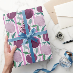 Maximalistische handgetekende pruimen en strepen cadeaupapier
