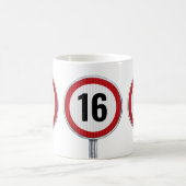 Maximumsnelheid 16e verjaardag koffiemok (Center)