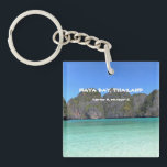 Maya Bay Thailand GPS Sleutelhanger<br><div class="desc">Maya Bay Thailand GPS Keychainis is een iconische scène uit Maya Bay, zoals die vanaf een boot wordt gezien. Maya Bay is een van de mooiste en exclusieve stranden ter wereld in Thailand! Als je ooit in het gebied bent, bezoek dan heel vroeg in de ochtend om de toerist te...</div>