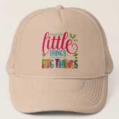 Maybe The Little Things Are Actually The Big Thing Trucker Pet (Voorkant)