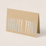 Mazel Tov! Stijlvolle moderne minimalistische typo Folie Kaarten<br><div class="desc">Maxel Tov! Geef een stijlvolle noot van felicitaties en beste wensen met een eenvoudig elegante zilveren folie gevouwen kaart. Alle bewoordingen op deze sjabloon zijn eenvoudig te personaliseren of te verwijderen en lettertypen kunnen worden aangepast met de ontwerptool van Zazzle. Het moderne minimalistische ontwerp is voorzien van echte metallic zilveren...</div>