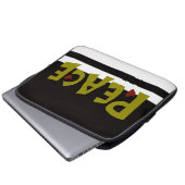 MAZIPOODLES Peace Olive Green Laptop Sleeve (Voorkant onderkant)