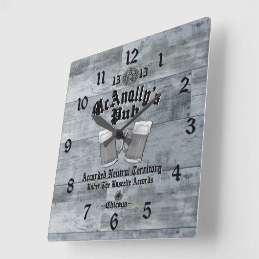 McAnally's Pub Black Logo Vierkante Klok (Hoek)