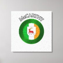 McCarthy Crest & Celtic Knot op Shamrock Canvas Pr