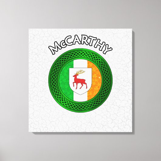 McCarthy Crest & Celtic Knot op Shamrock Canvas Pr Afdruk (Voorkant)