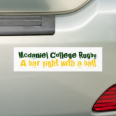 Mcdaniel College Rugby, een bar vecht met een bal Bumpersticker (Op auto)