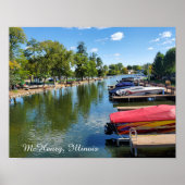 McHenry, Illinois River Walkway aan de Fox River Poster (Voorkant)