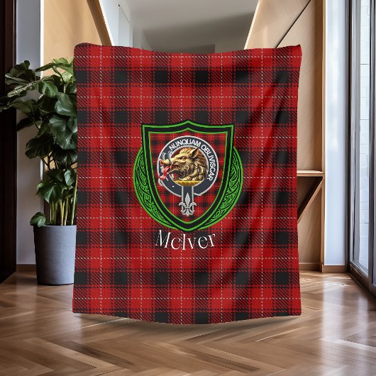 McIver Scottish Clan Tartan Crest Fleece Deken