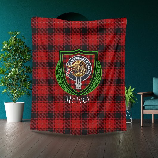 McIver Scottish Clan Tartan Crest Fleece Deken