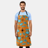 MCM Atomic Shapes Turquoise op Sinaasappel Schort (Gedragen)