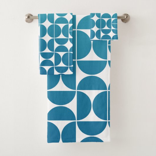 MCM Bold Blues Pattern Bad Handdoek (Insitu)