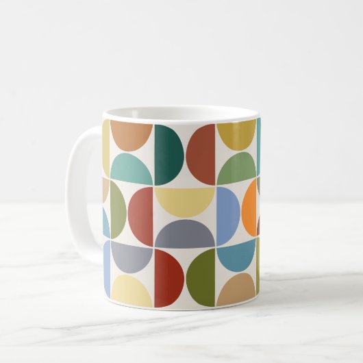 MCM Halfcirkels Patroonkleur op Crème Koffiemok (Voorkant links)