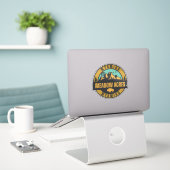 Meadow Acres, Wyoming Sticker (Laptop op bureau)