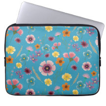 Meadow bloemen in blauwe laptop sleeve