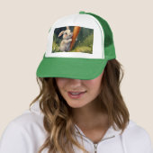 Meadow Bunny Dreams: grillige Trucker Hat Pet (In situ)