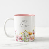Meadow Kleurrijke Wildflower Mrs Pas getrouwd Brid Tweekleurige Koffiemok (Links)